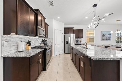 Casa en venta en Davenport, Florida, 6 dormitorios, 303.23 m2 № 2322866 - foto 3
