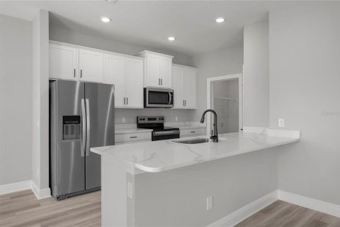 House in Lake Alfred, Florida 4 bedrooms, 203.83 sq.m. № 2122109 - photo 5