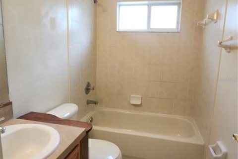House in Valrico, Florida 4 bedrooms, 176.24 sq.m. № 2377795 - photo 10