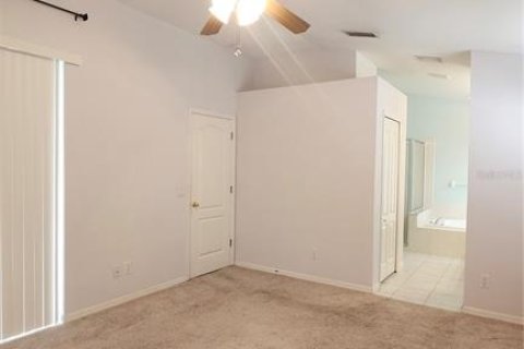 House in Valrico, Florida 4 bedrooms, 176.24 sq.m. № 2377795 - photo 15