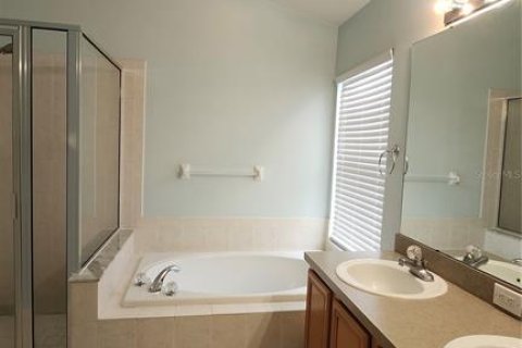 House in Valrico, Florida 4 bedrooms, 176.24 sq.m. № 2377795 - photo 17