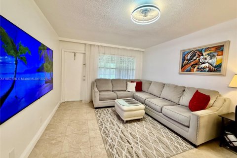 Condominio en venta en Lauderhill, Florida, 1 dormitorio, 67.82 m2 № 1856897 - foto 13