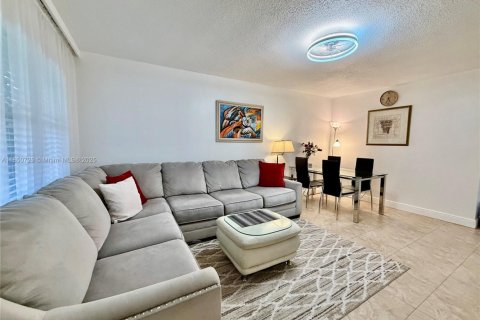 Condominio en venta en Lauderhill, Florida, 1 dormitorio, 67.82 m2 № 1856897 - foto 14