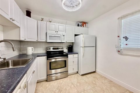 Condominio en venta en Lauderhill, Florida, 1 dormitorio, 67.82 m2 № 1856897 - foto 5