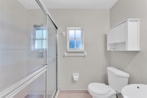 Casa en alquiler en Coral Gables, Florida, 4 dormitorios, 216.74 m2 № 1969095 - foto 28