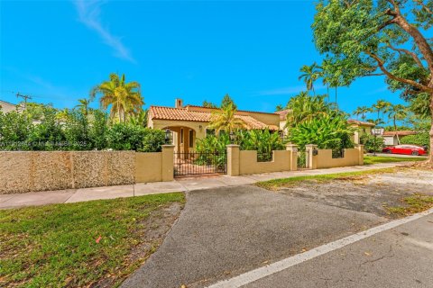 Casa en alquiler en Coral Gables, Florida, 4 dormitorios, 216.74 m2 № 1969095 - foto 2