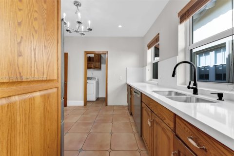 Casa en alquiler en Coral Gables, Florida, 4 dormitorios, 216.74 m2 № 1969095 - foto 11