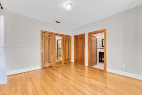 Casa en alquiler en Coral Gables, Florida, 4 dormitorios, 216.74 m2 № 1969095 - foto 21