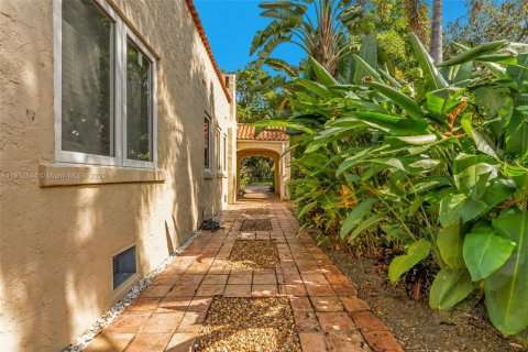 Casa en alquiler en Coral Gables, Florida, 4 dormitorios, 216.74 m2 № 1969095 - foto 24