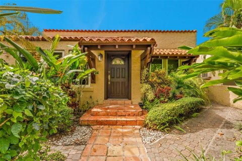 Casa en alquiler en Coral Gables, Florida, 4 dormitorios, 216.74 m2 № 1969095 - foto 3