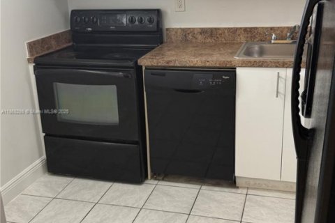 Apartment in Miami, Florida 2 bedrooms, 78.04 sq.m. № 1897595 - photo 3