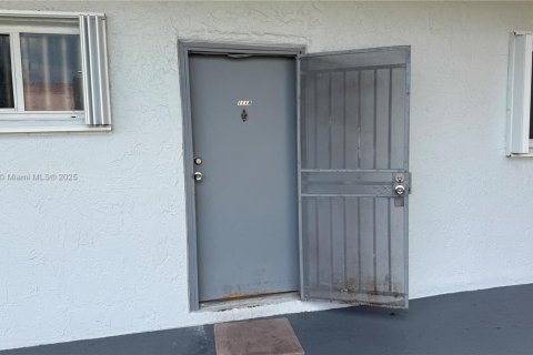 Apartment in Miami, Florida 2 bedrooms, 78.04 sq.m. № 1897595 - photo 1
