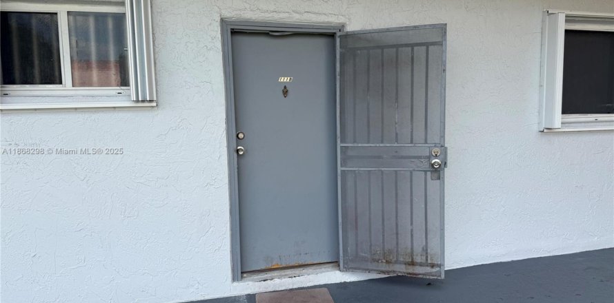 Apartment in Miami, Florida 2 bedrooms, 78.04 sq.m. № 1897595