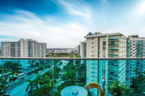 Condo in Hollywood, Florida, 1 bedroom  № 1727359 - photo 9