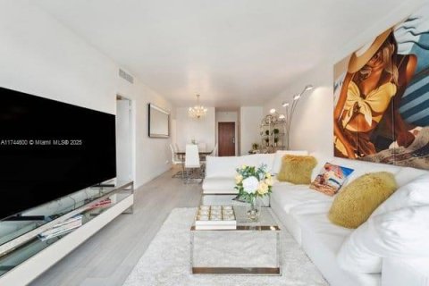 Condo in Hollywood, Florida, 1 bedroom  № 1727359 - photo 2