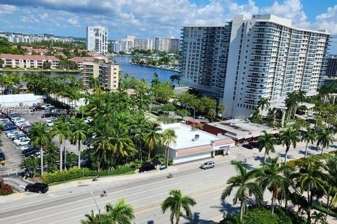Condo in Hollywood, Florida, 1 bedroom  № 1727359 - photo 11