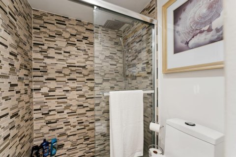 Condo in Hollywood, Florida, 1 bedroom  № 1727359 - photo 16