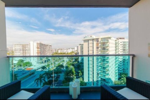 Condo in Hollywood, Florida, 1 bedroom  № 1727359 - photo 18
