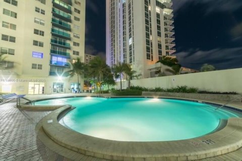 Condo in Hollywood, Florida, 1 bedroom  № 1727359 - photo 28