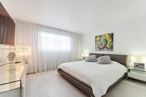 Condo in Hollywood, Florida, 1 bedroom  № 1727359 - photo 14