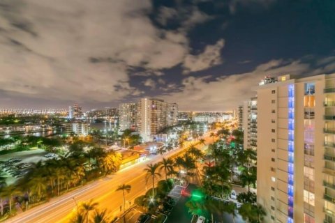 Condo in Hollywood, Florida, 1 bedroom  № 1727359 - photo 8
