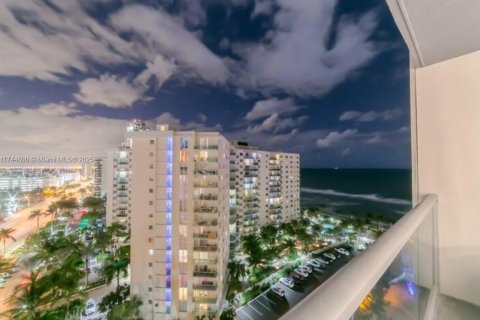 Condo in Hollywood, Florida, 1 bedroom  № 1727359 - photo 27