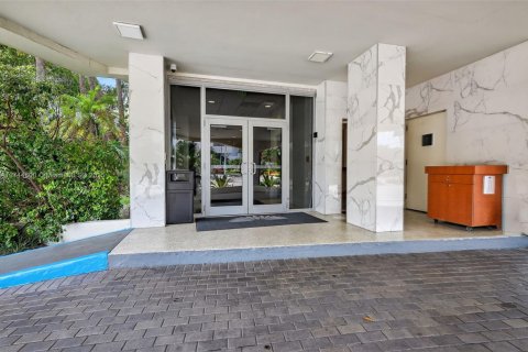Condo in Hollywood, Florida, 1 bedroom  № 1727359 - photo 21