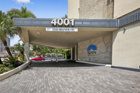 Condo in Hollywood, Florida, 1 bedroom  № 1727359 - photo 20