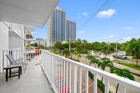 Condominio en venta en Fort Lauderdale, Florida, 1 dormitorio, 73.86 m2 № 2168026 - foto 8