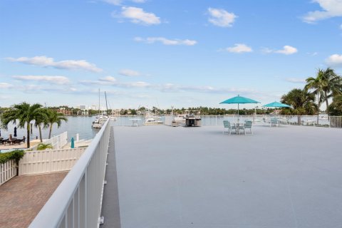 Condominio en venta en Fort Lauderdale, Florida, 1 dormitorio, 73.86 m2 № 2168026 - foto 13