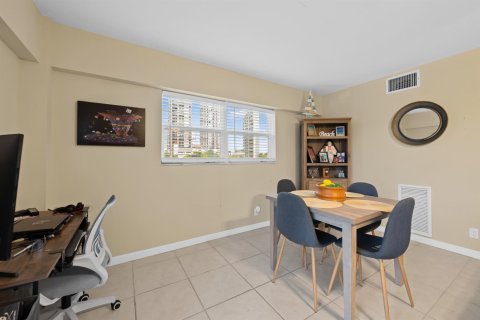 Condominio en venta en Fort Lauderdale, Florida, 1 dormitorio, 73.86 m2 № 2168026 - foto 20