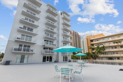 Condominio en venta en Fort Lauderdale, Florida, 1 dormitorio, 73.86 m2 № 2168026 - foto 12