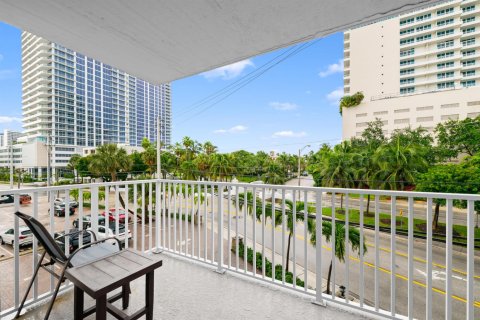 Condominio en Fort Lauderdale, Florida, 1 dormitorio  № 2168026