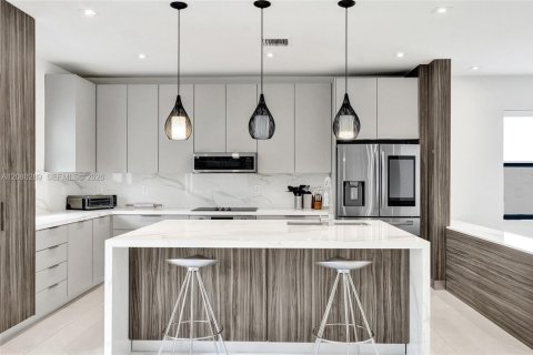 Villa ou maison à vendre à Miami, Floride: 3 chambres, 197.32 m2 № 2340522 - photo 3