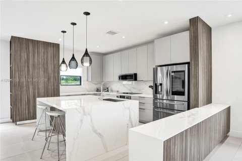 Villa ou maison à vendre à Miami, Floride: 3 chambres, 197.32 m2 № 2340522 - photo 5