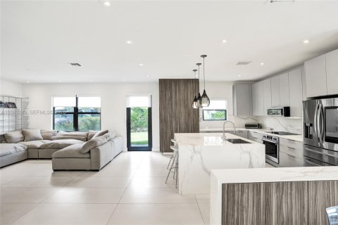 Villa ou maison à vendre à Miami, Floride: 3 chambres, 197.32 m2 № 2340522 - photo 4