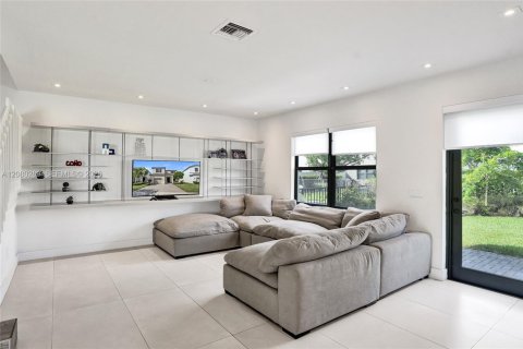 Villa ou maison à vendre à Miami, Floride: 3 chambres, 197.32 m2 № 2340522 - photo 10