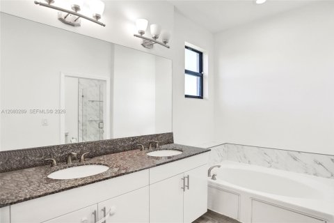 Villa ou maison à vendre à Miami, Floride: 3 chambres, 197.32 m2 № 2340522 - photo 17