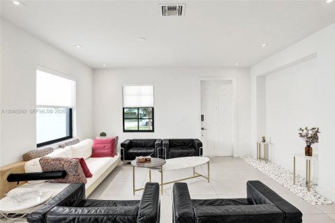 Villa ou maison à vendre à Miami, Floride: 3 chambres, 197.32 m2 № 2340522 - photo 8
