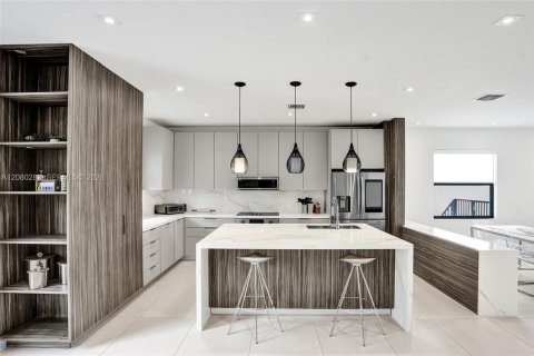 Villa ou maison à vendre à Miami, Floride: 3 chambres, 197.32 m2 № 2340522 - photo 1