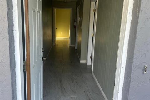 Immobilier commercial à vendre à Lakeland, Floride: 276.38 m2 № 2291650 - photo 2