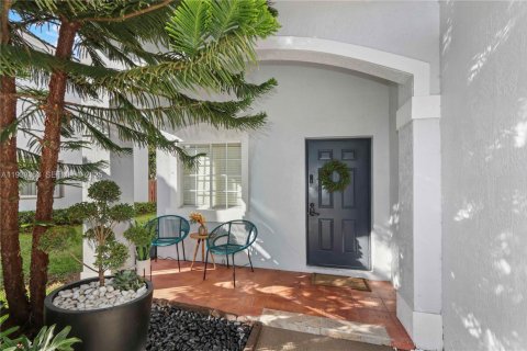 Купить таунхаус в Майами, Флорида 3 спальни, 155.89м2, № 1992881 - фото 7