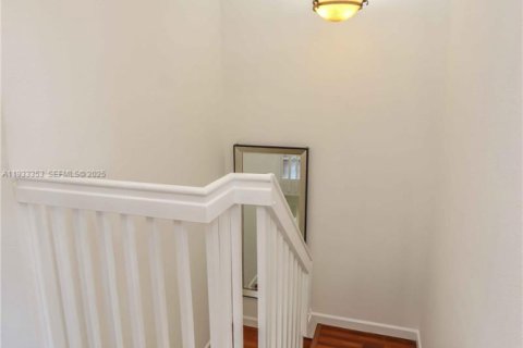 Купить таунхаус в Майами, Флорида 3 спальни, 155.89м2, № 1992881 - фото 18