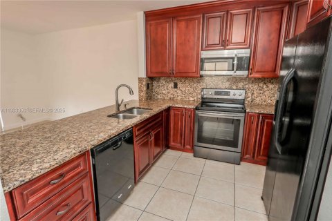 Купить таунхаус в Майами, Флорида 3 спальни, 155.89м2, № 1992881 - фото 13