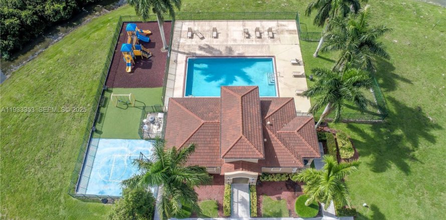 Таунхаус в Майами, Флорида 3 спальни, 155.89м2 № 1992881