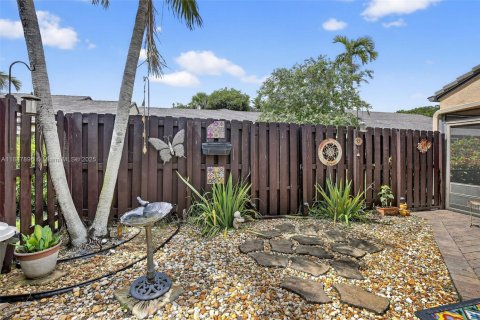 Townhouse in Plantation, Florida 2 bedrooms, 105.72 sq.m. № 1850485 - photo 22