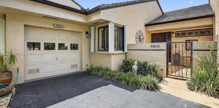 Townhouse in Plantation, Florida 2 bedrooms, 105.72 sq.m. № 1850485
