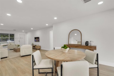 Villa ou maison à vendre à Hollywood, Floride: 3 chambres, 144.74 m2 № 1926364 - photo 6