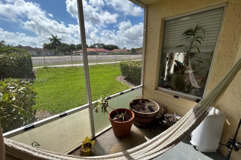 Condo in Coral Springs, Florida, 1 bedroom № 2257161 - photo 2