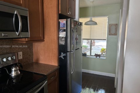 Condo in Coral Springs, Florida, 1 bedroom № 2257161 - photo 12